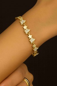 Yıldız Figürlü Taşlı Altın Kaplama 14K Bileklik – Suare Concept Işıltılı Zarif Tasarım